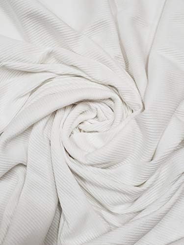 Bahçede Polyester Kumaş Üzerine 2x1 Beyaz Nervürlü Örgü